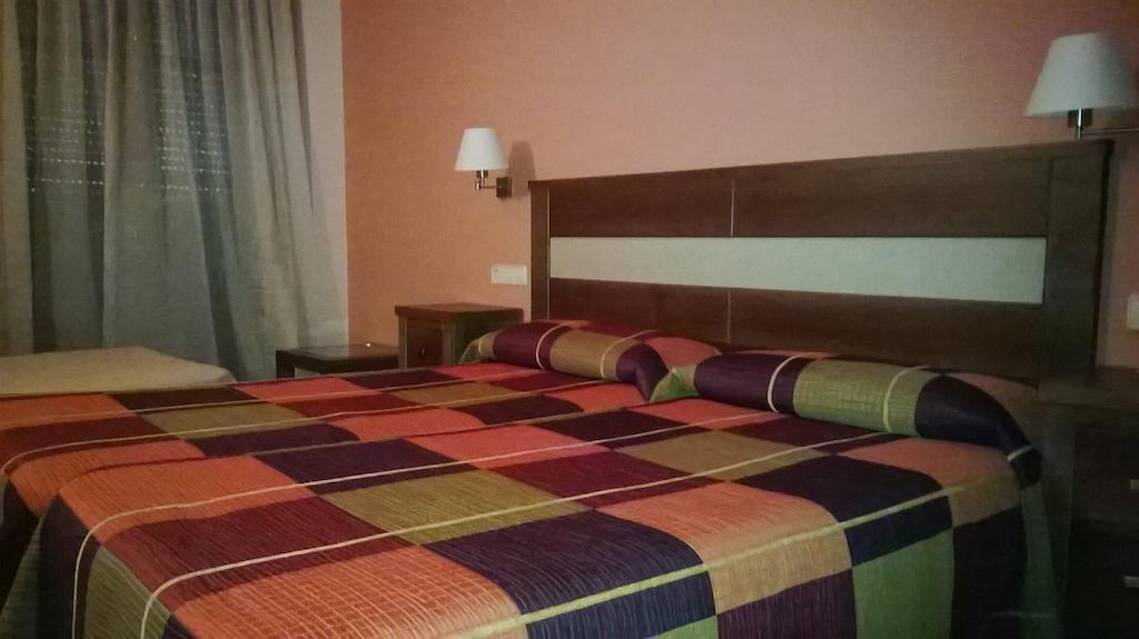 Hostal Patrón Castañares de Rioja Habitación foto